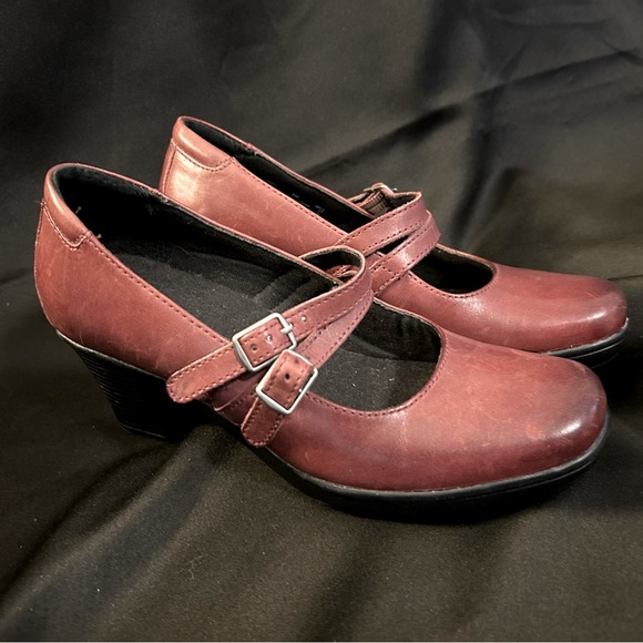 Clarks Shoes - Clarks Bendables Raisin Purple Brown Leather Mary Jane Heels Shoes size 6